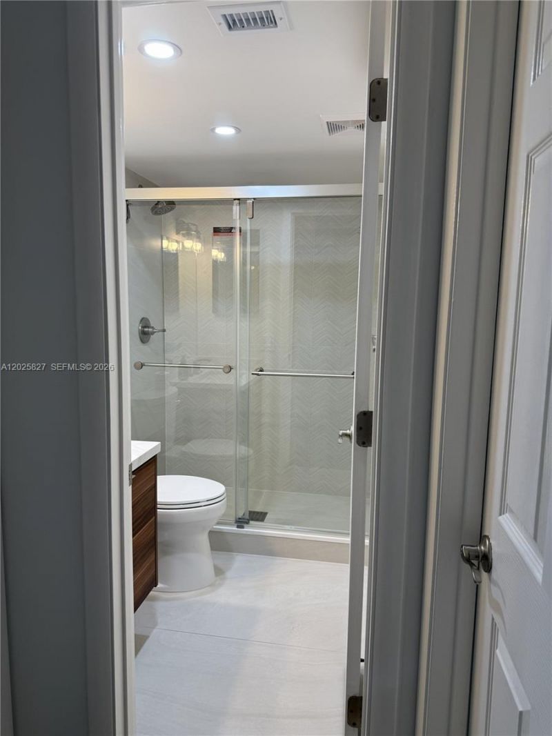 731 N Pine Island Rd , Unit 401, Plantation, FL 33324 Photo