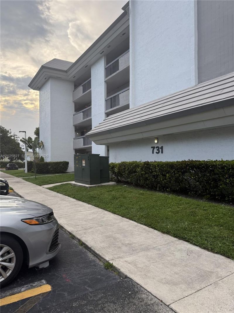 731 N Pine Island Rd, Unit 401, Plantation, FL 33324 Photo