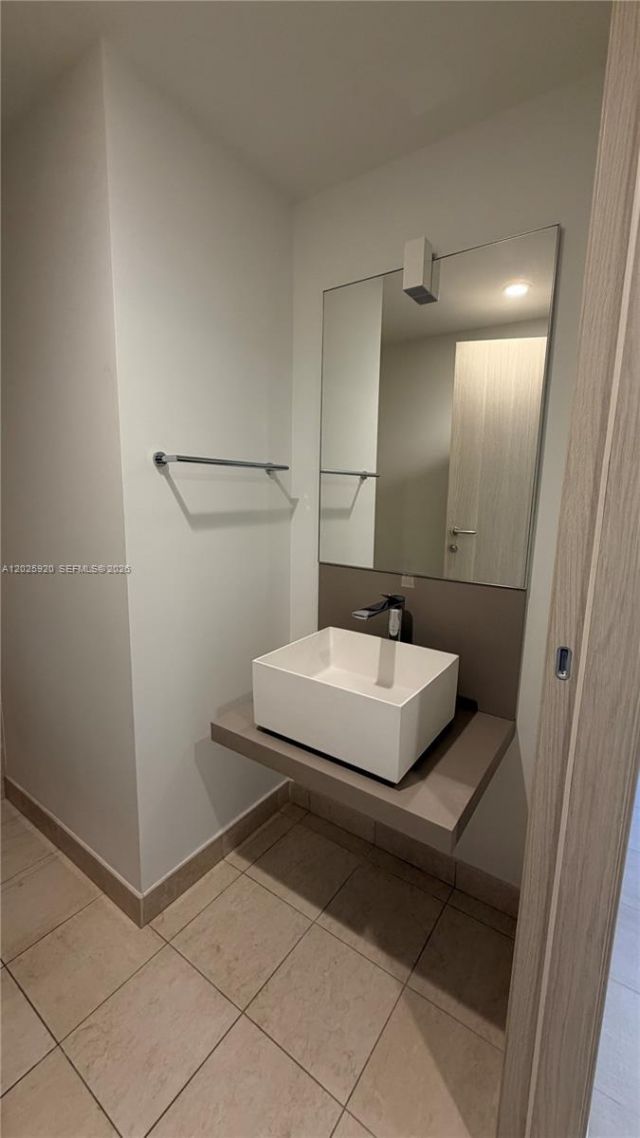 1000 Brickell , Unit 2014, Miami, FL 33131 Photo