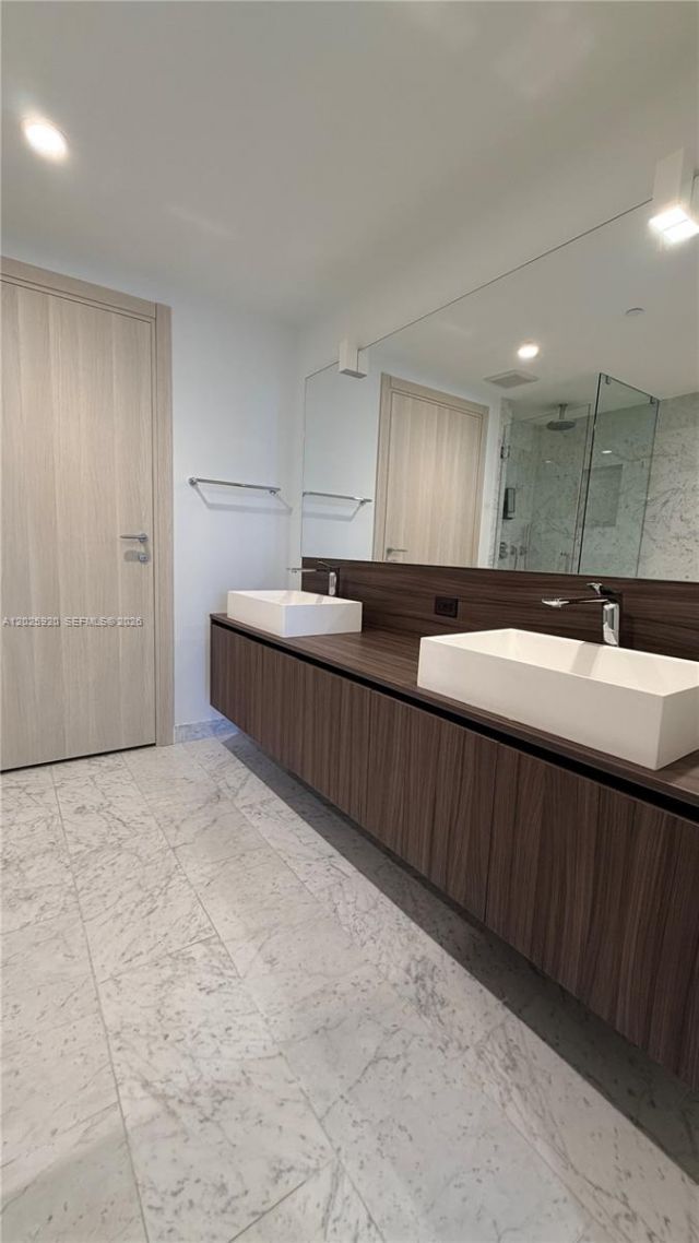 1000 Brickell , Unit 2014, Miami, FL 33131 Photo