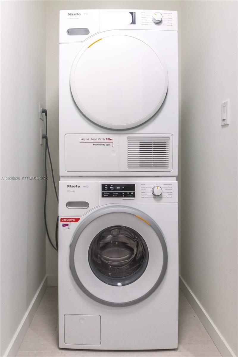 1000 Brickell , Unit 2014, Miami, FL 33131 Photo