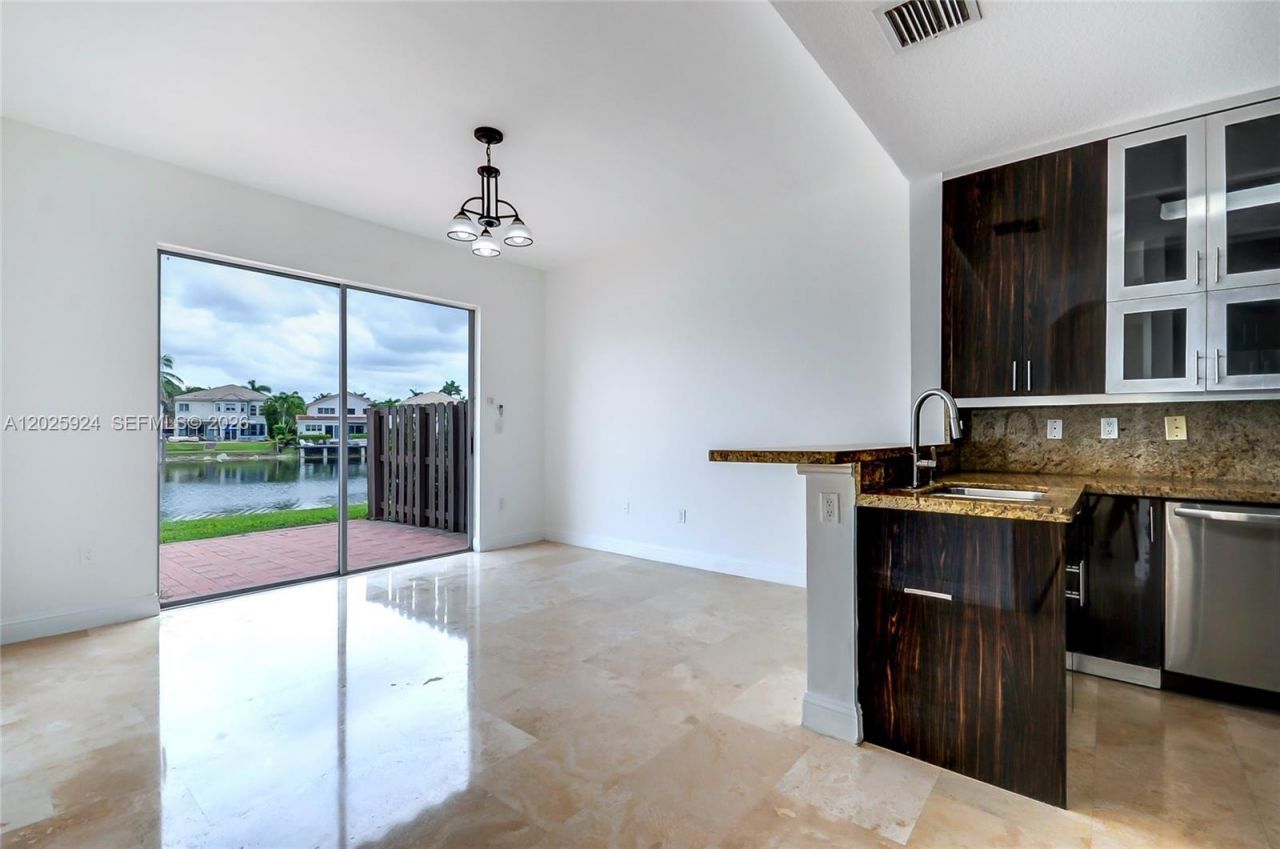 11184 NW 73rd St , Doral, FL 33178 Photo