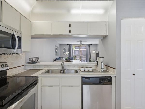 10451 W Broward Blvd, Unit 209, Plantation, FL 33324