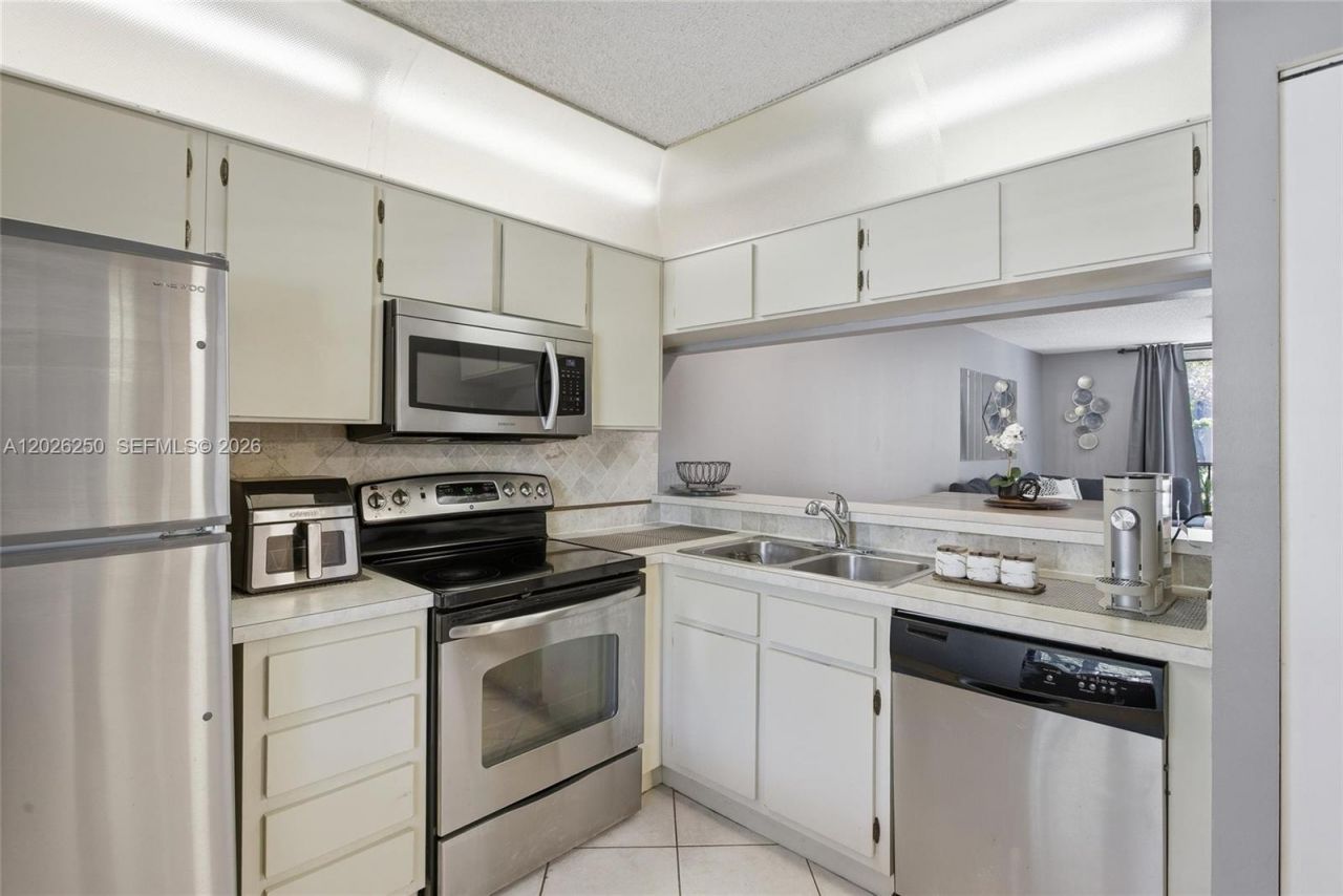 10451 W Broward Blvd, Unit 209, Plantation, FL 33324 Photo