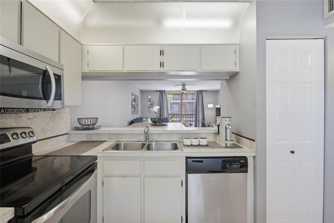 10451 W Broward Blvd, Unit 209, Plantation, FL 33324 Photo
