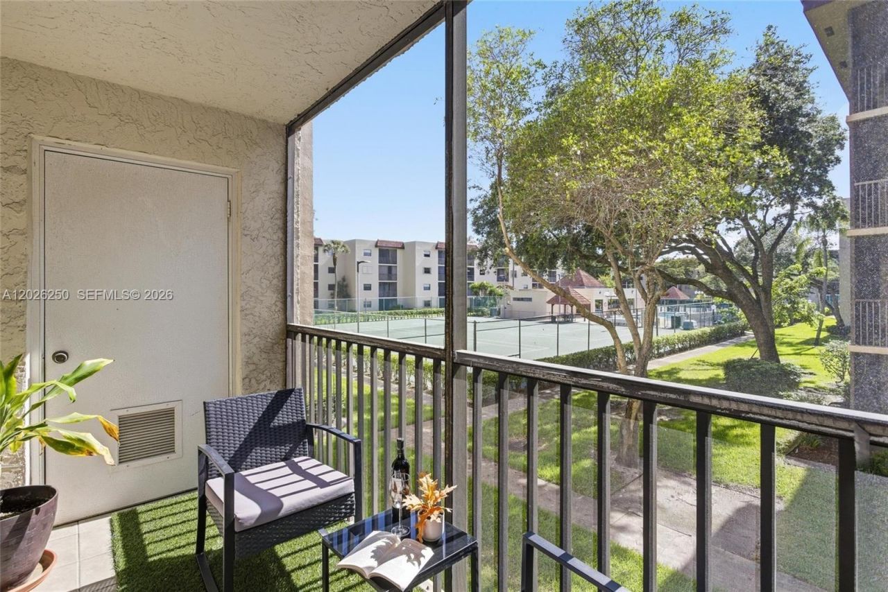 10451 W Broward Blvd, Unit 209, Plantation, FL 33324 Photo