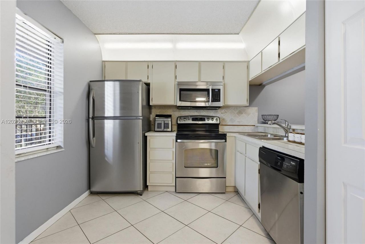 10451 W Broward Blvd, Unit 209, Plantation, FL 33324 Photo