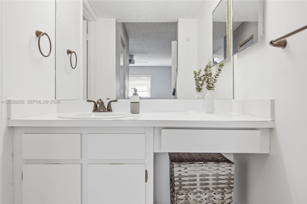 10451 W Broward Blvd, Unit 209, Plantation, FL 33324 Photo