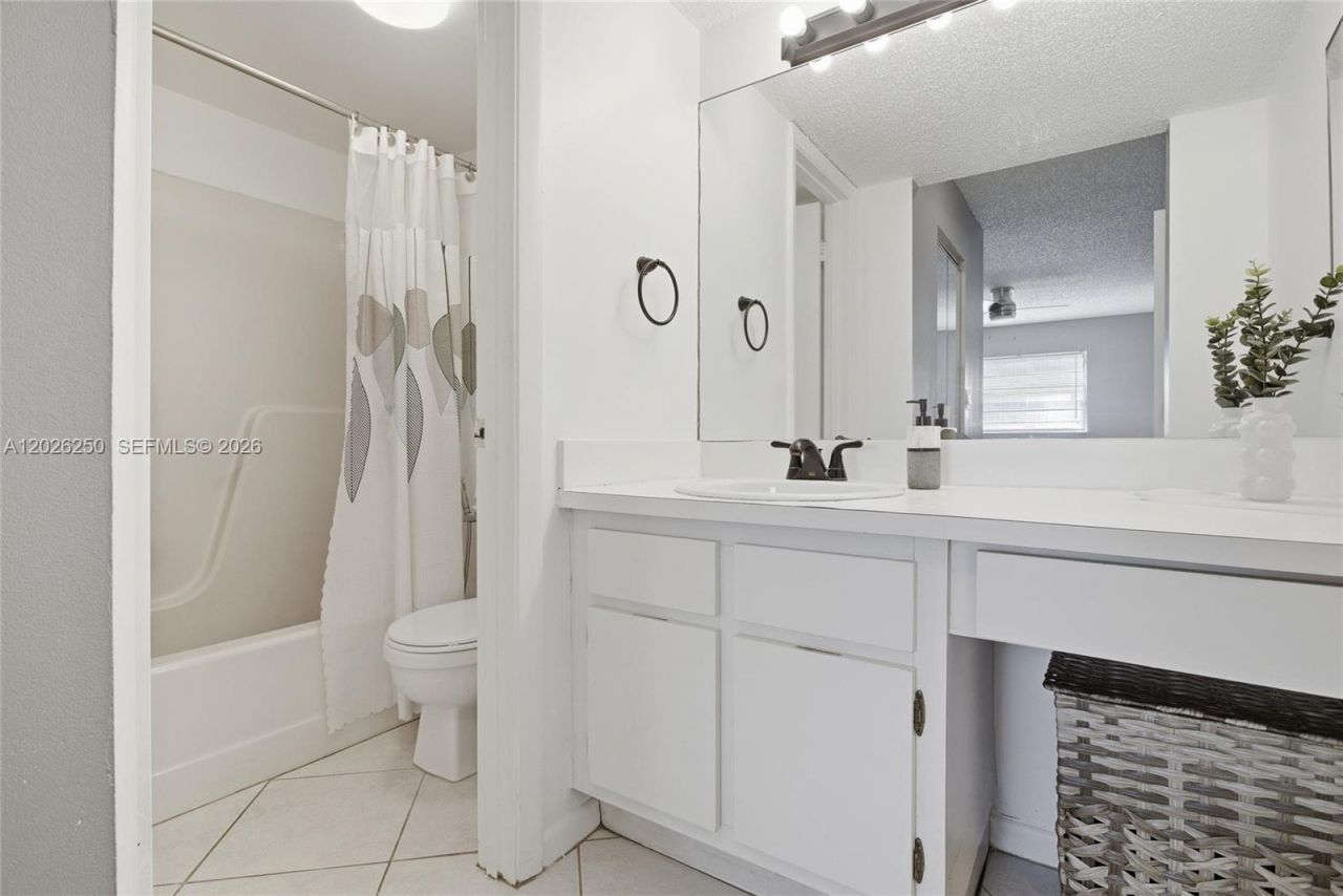10451 W Broward Blvd, Unit 209, Plantation, FL 33324 Photo