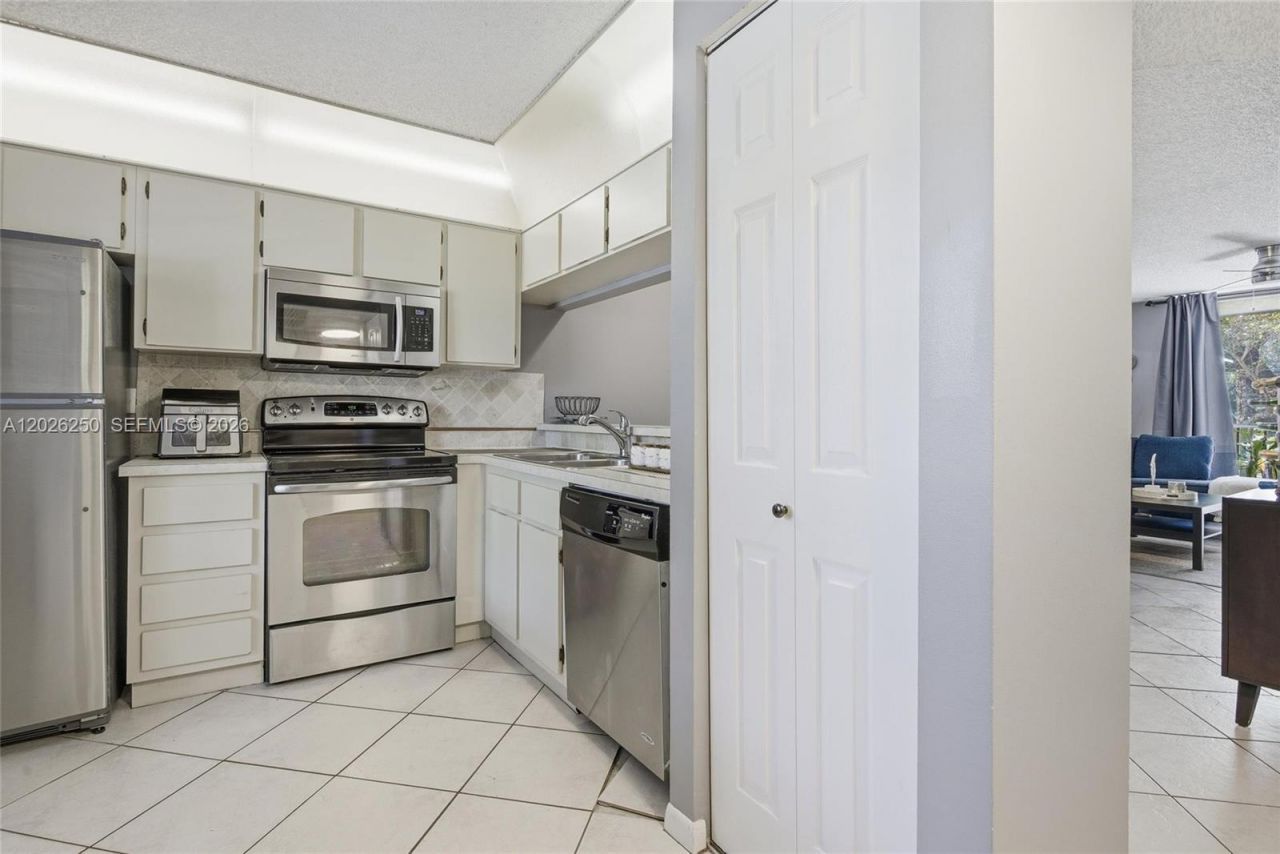 10451 W Broward Blvd, Unit 209, Plantation, FL 33324 Photo