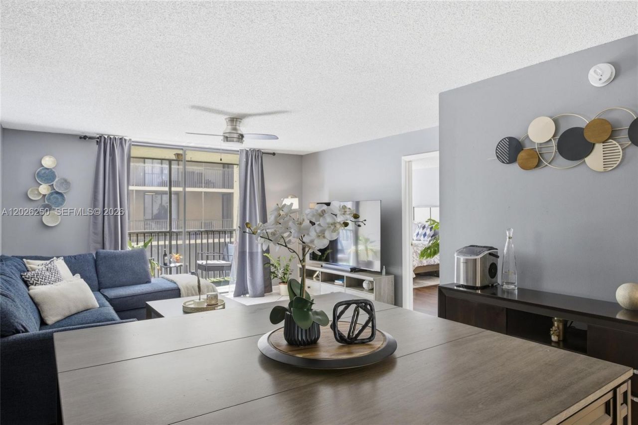 10451 W Broward Blvd, Unit 209, Plantation, FL 33324 Photo