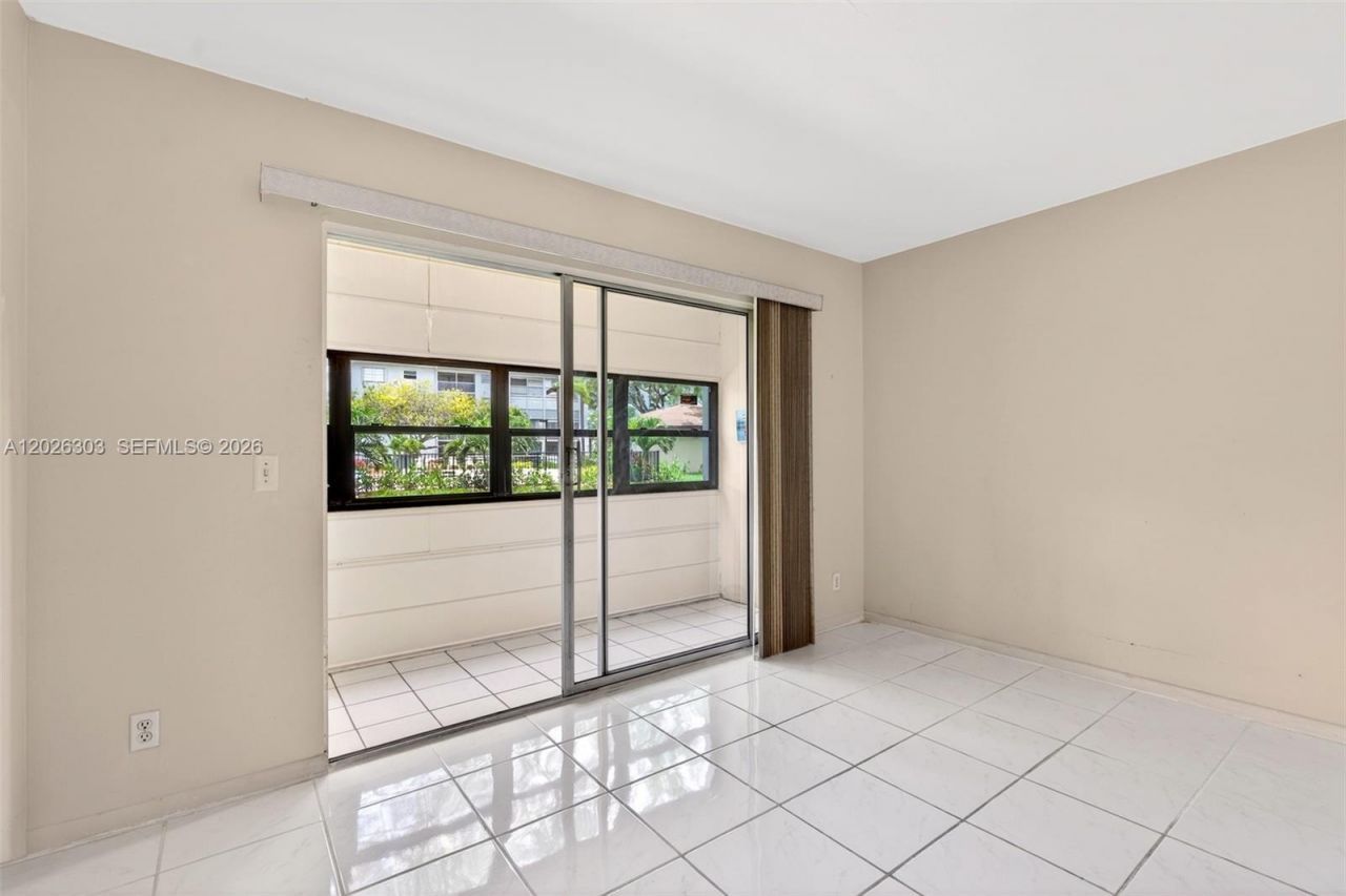 1400 SW 124th Ter, Unit 111Q, Pembroke Pines, FL 33027 Photo