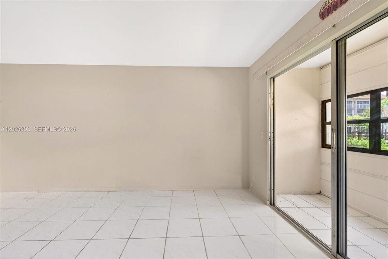 1400 SW 124th Ter, Unit 111Q, Pembroke Pines, FL 33027 Photo