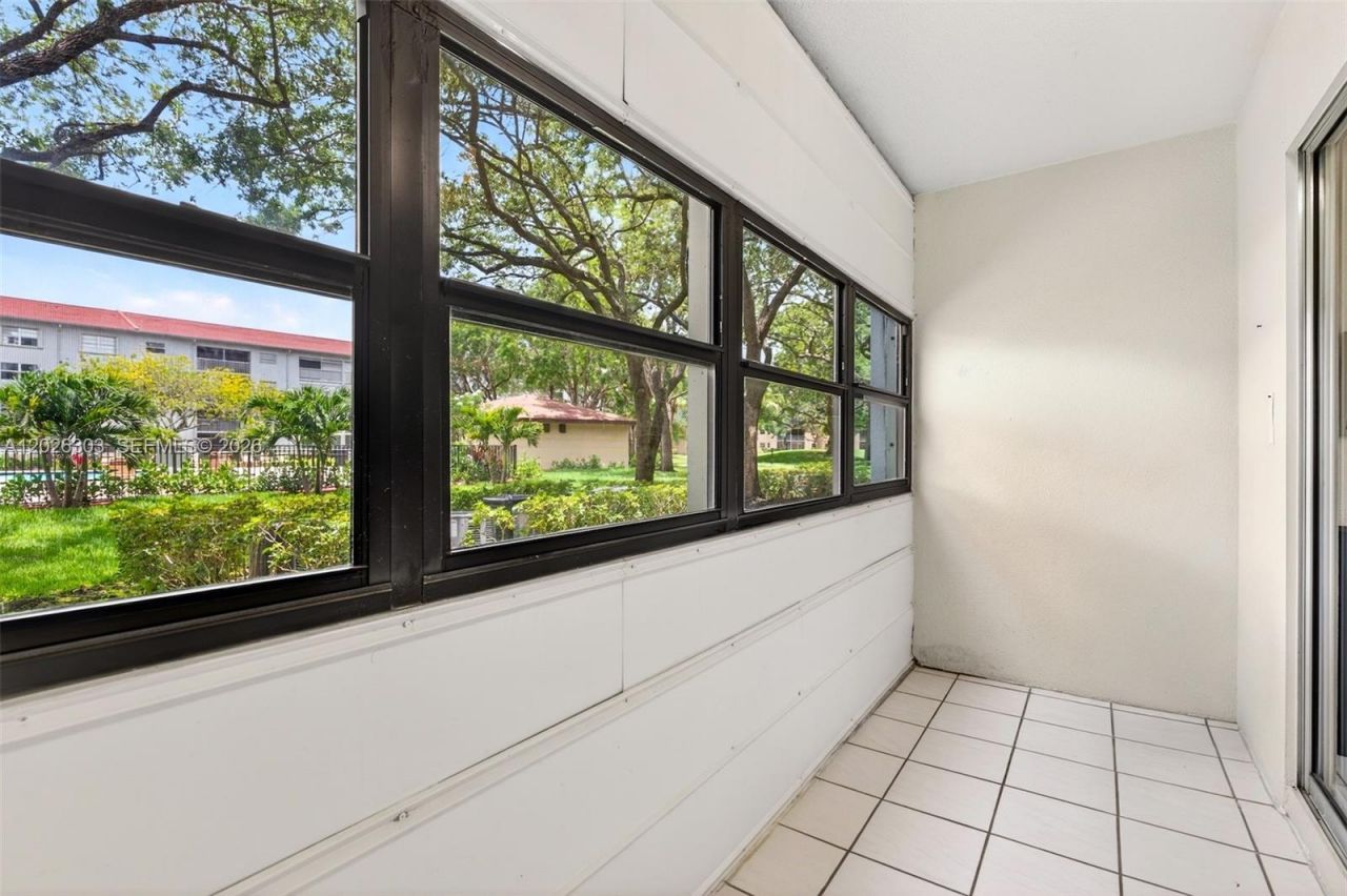 1400 SW 124th Ter, Unit 111Q, Pembroke Pines, FL 33027 Photo