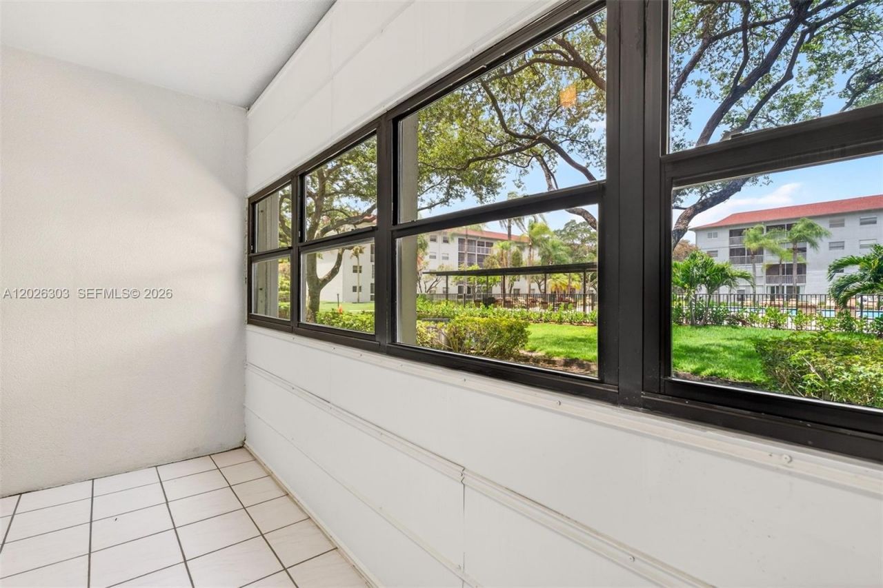 1400 SW 124th Ter, Unit 111Q, Pembroke Pines, FL 33027 Photo