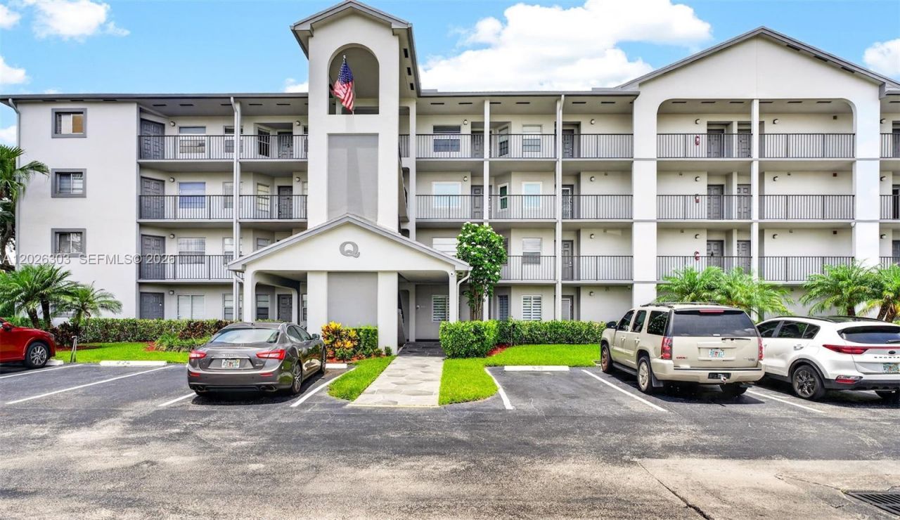 1400 SW 124th Ter, Unit 111Q, Pembroke Pines, FL 33027 Photo