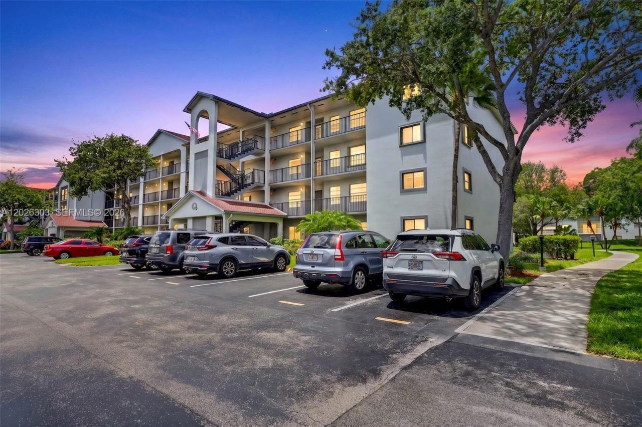 1400 SW 124th Ter, Unit 111Q, Pembroke Pines, FL 33027 Photo