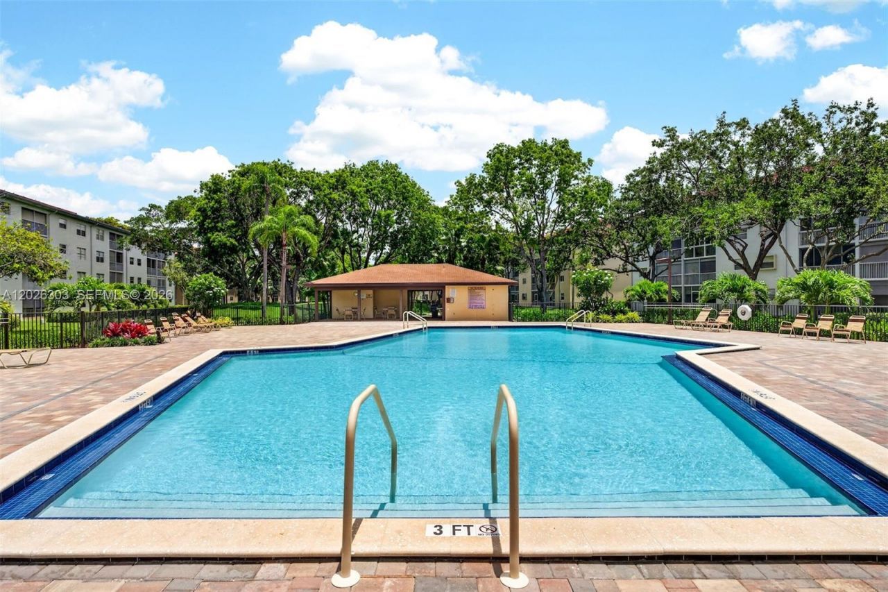 1400 SW 124th Ter, Unit 111Q, Pembroke Pines, FL 33027 Photo