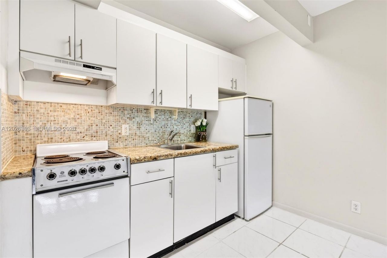 1400 SW 124th Ter, Unit 111Q, Pembroke Pines, FL 33027 Photo