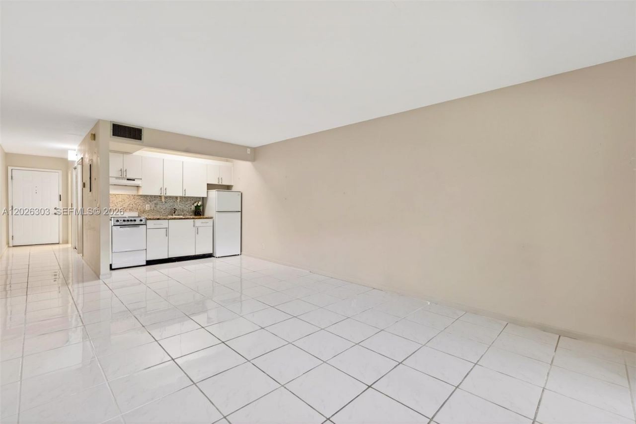 1400 SW 124th Ter, Unit 111Q, Pembroke Pines, FL 33027 Photo