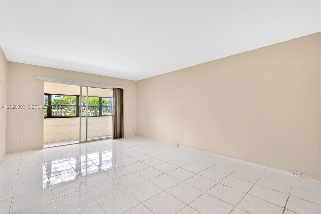 1400 SW 124th Ter, Unit 111Q, Pembroke Pines, FL 33027 Photo