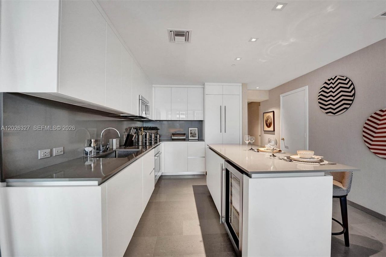 88 SW 7th St , Unit 1408, Miami, FL 33130 Photo