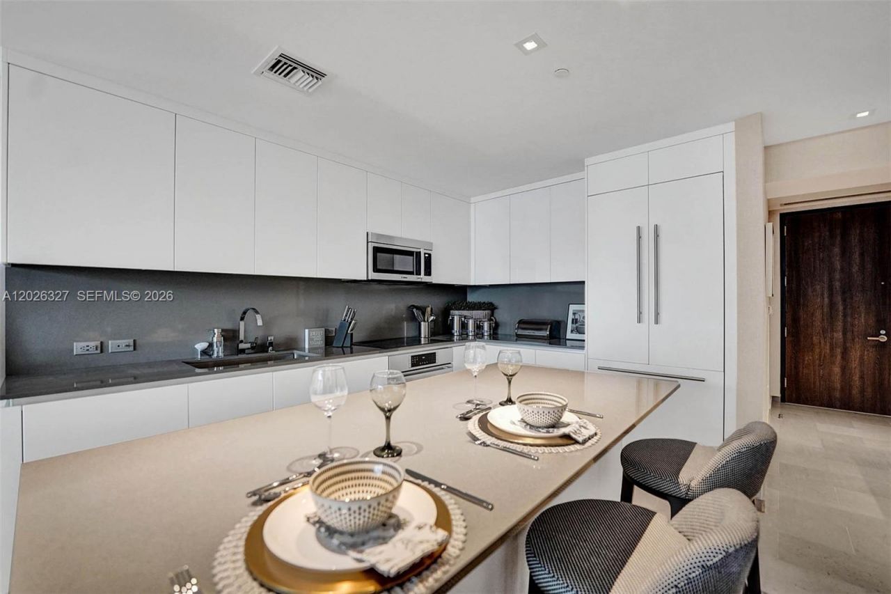 88 SW 7th St , Unit 1408, Miami, FL 33130 Photo
