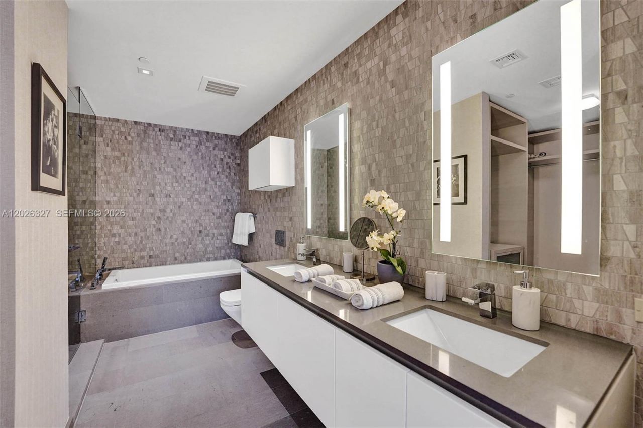 88 SW 7th St , Unit 1408, Miami, FL 33130 Photo