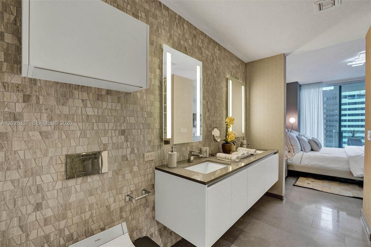 88 SW 7th St , Unit 1408, Miami, FL 33130 Photo
