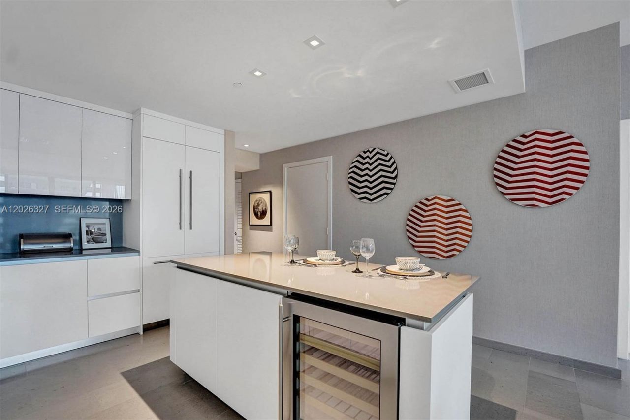 88 SW 7th St , Unit 1408, Miami, FL 33130 Photo