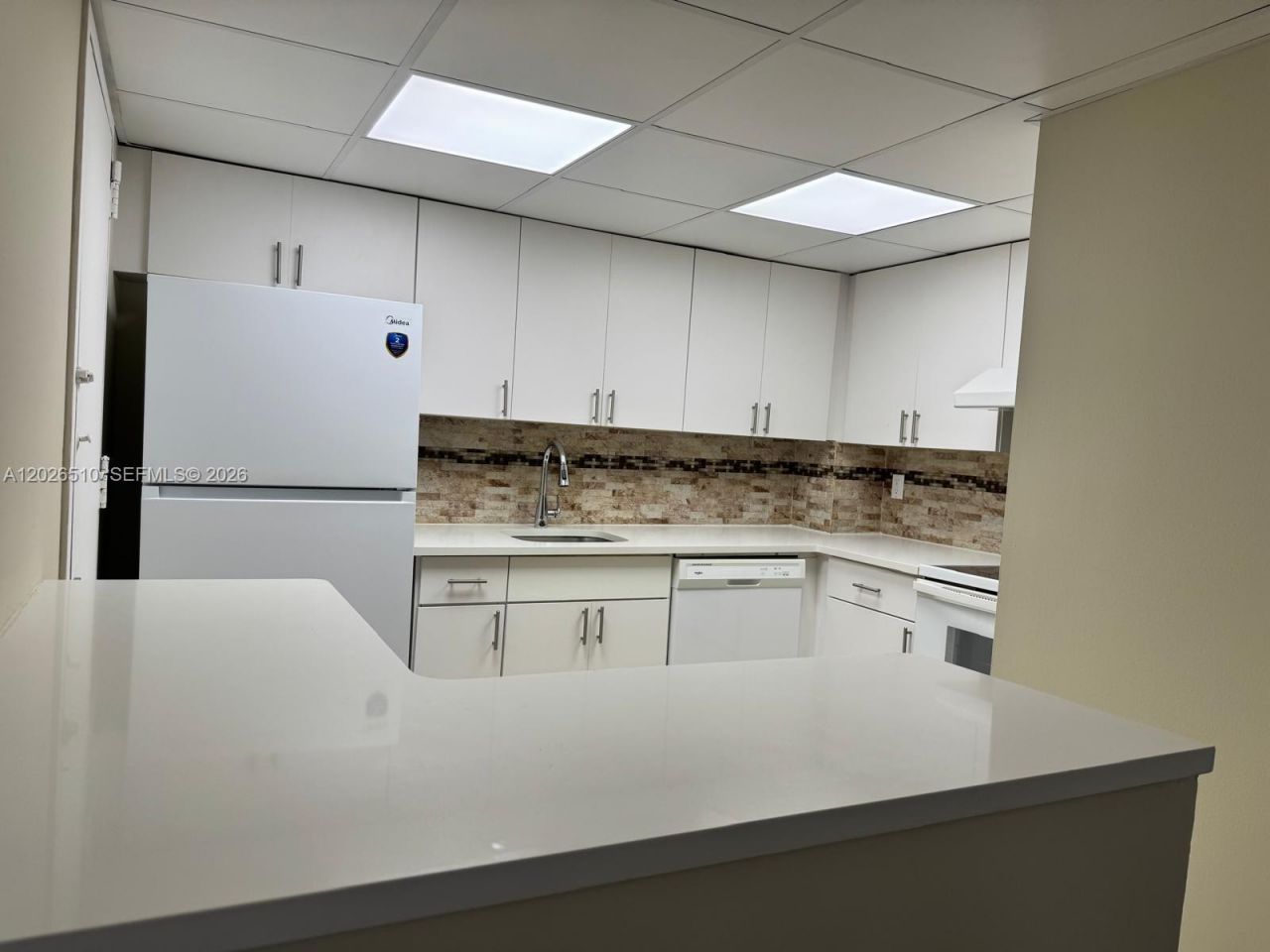401 Golden Isles Dr, Unit 614, Hallandale Beach, FL 33009 Photo