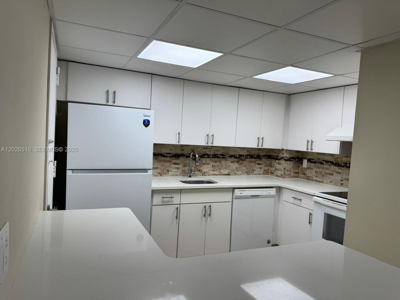 401 Golden Isles Dr, Unit 614, Hallandale Beach, FL 33009 Photo