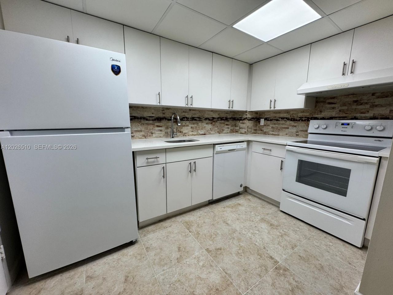 401 Golden Isles Dr, Unit 614, Hallandale Beach, FL 33009 Photo