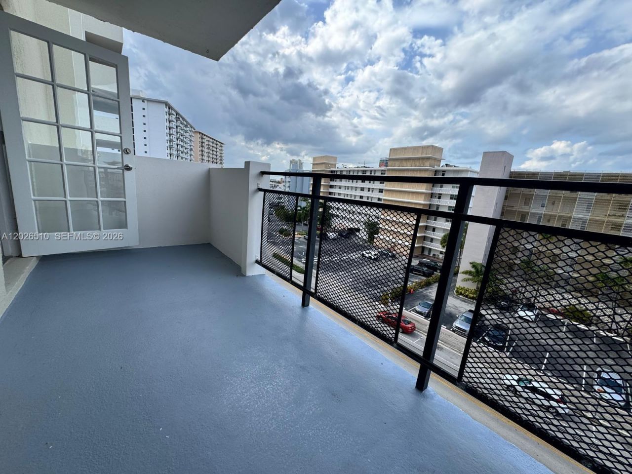 401 Golden Isles Dr, Unit 614, Hallandale Beach, FL 33009 Photo