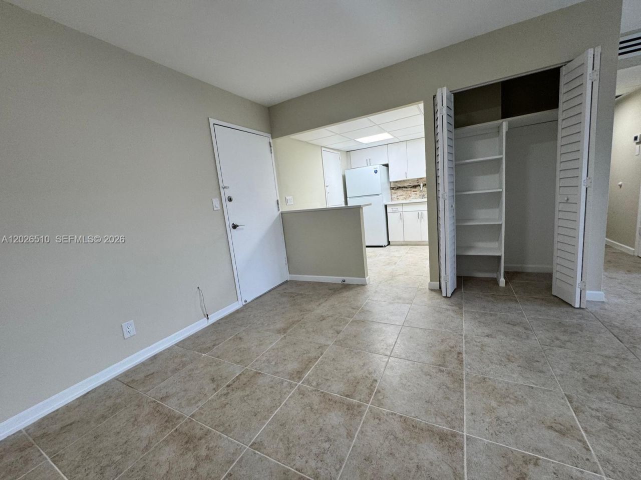 401 Golden Isles Dr, Unit 614, Hallandale Beach, FL 33009 Photo