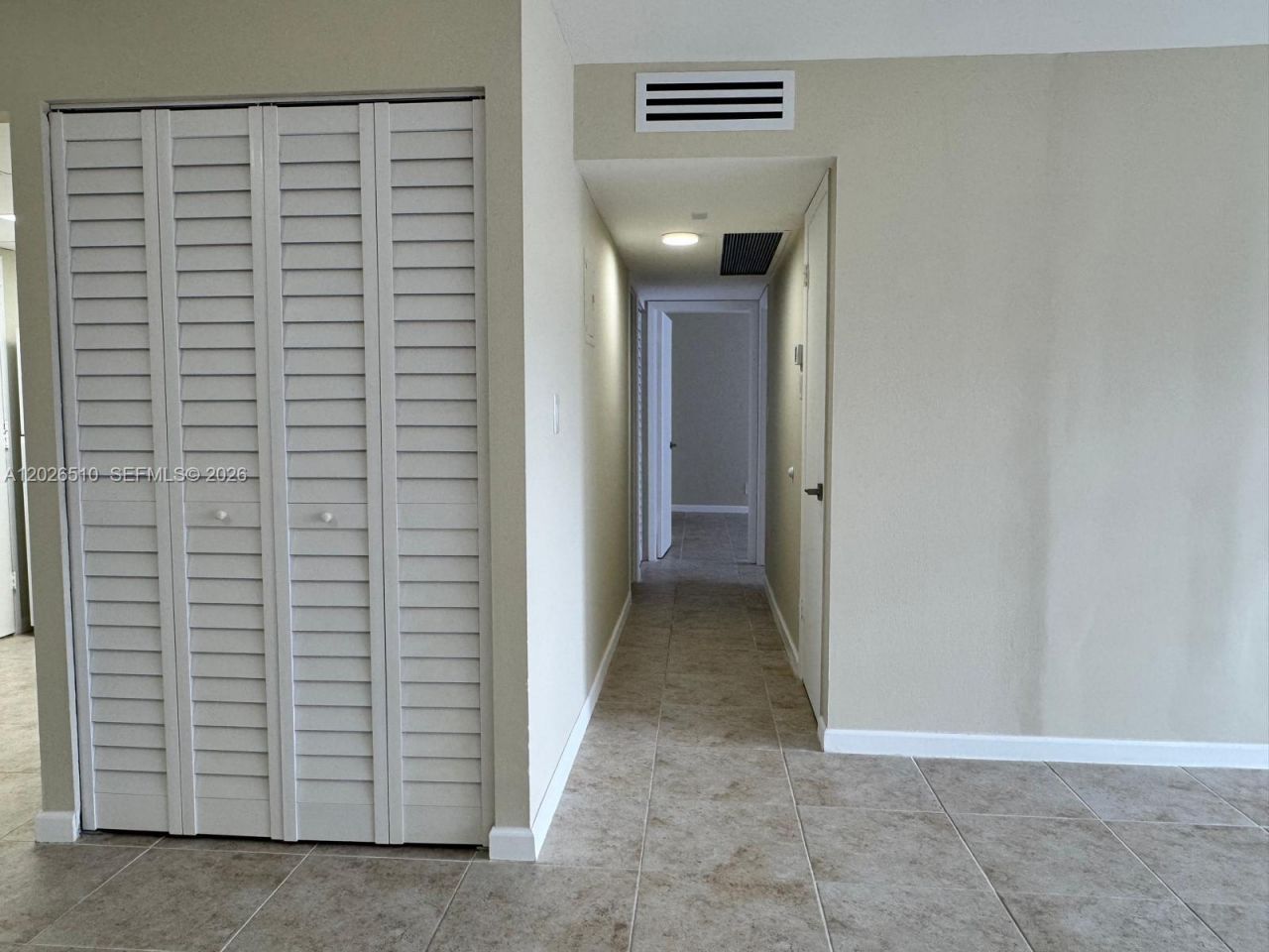 401 Golden Isles Dr, Unit 614, Hallandale Beach, FL 33009 Photo