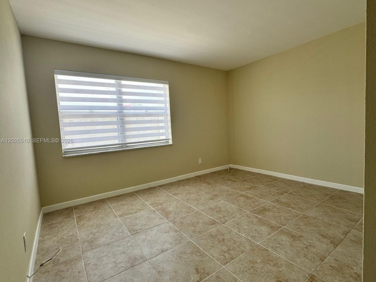 401 Golden Isles Dr, Unit 614, Hallandale Beach, FL 33009 Photo