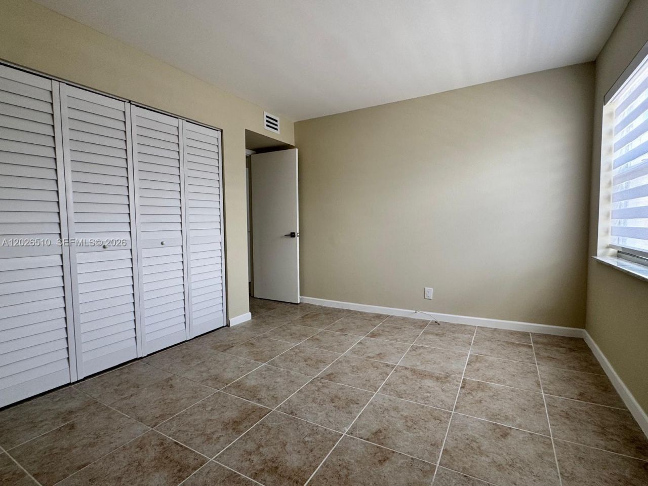 401 Golden Isles Dr, Unit 614, Hallandale Beach, FL 33009 Photo