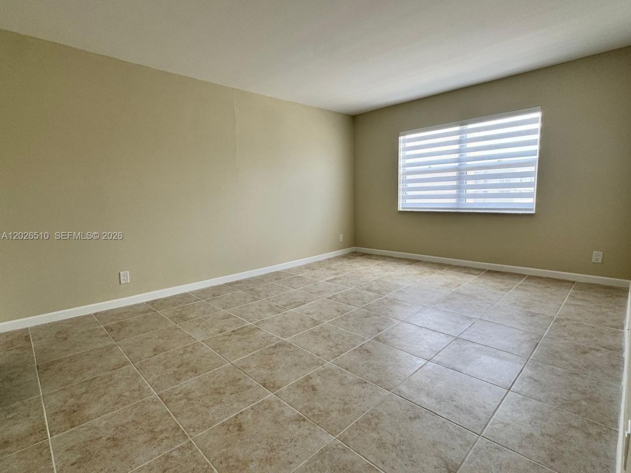 401 Golden Isles Dr, Unit 614, Hallandale Beach, FL 33009 Photo
