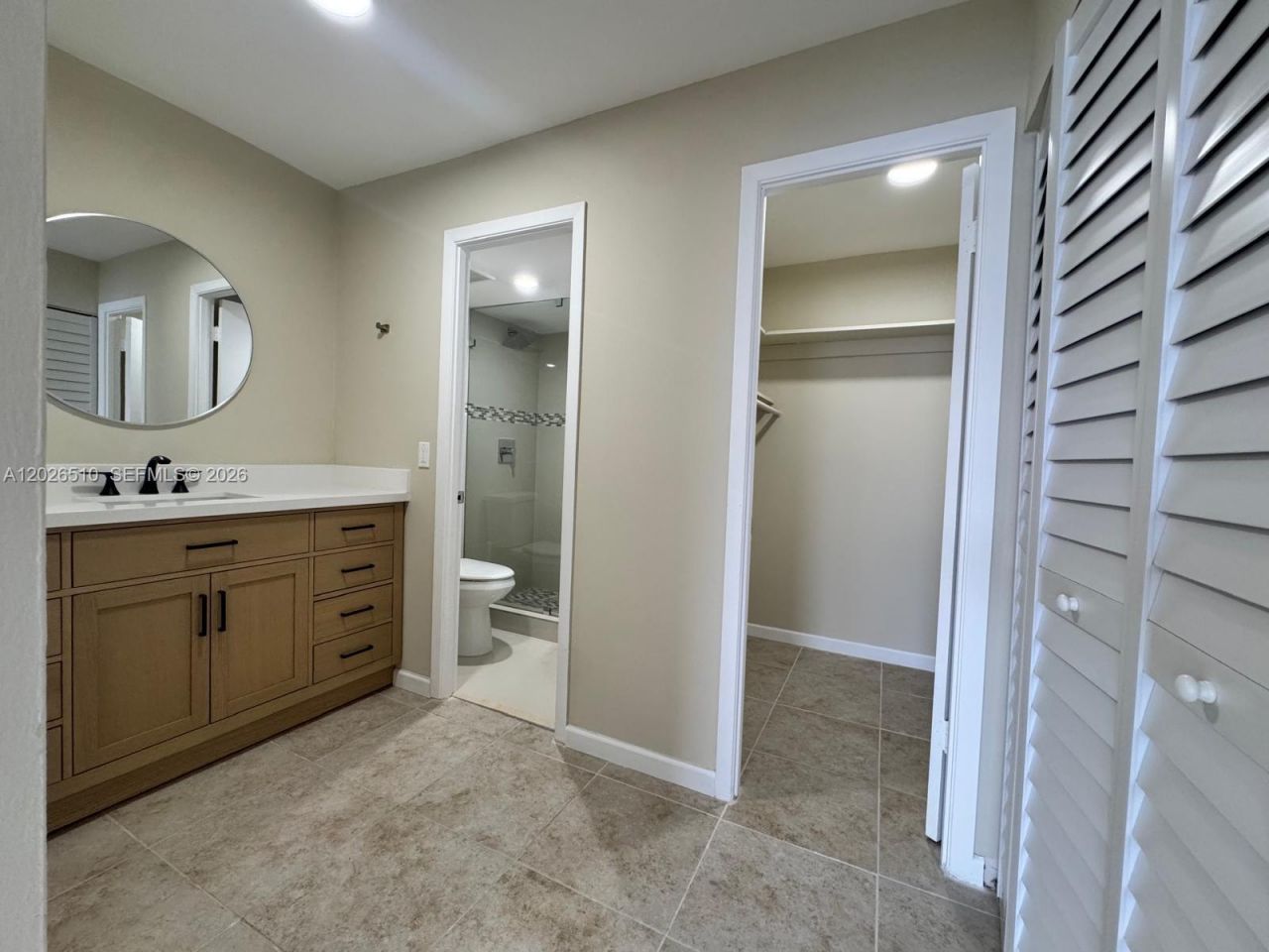 401 Golden Isles Dr, Unit 614, Hallandale Beach, FL 33009 Photo
