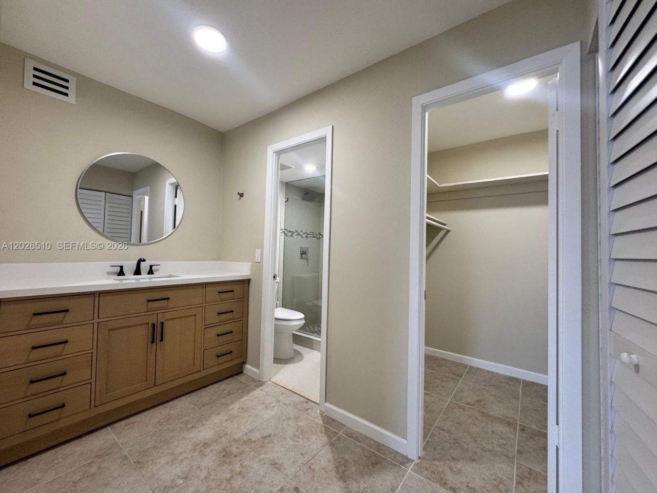 401 Golden Isles Dr, Unit 614, Hallandale Beach, FL 33009 Photo