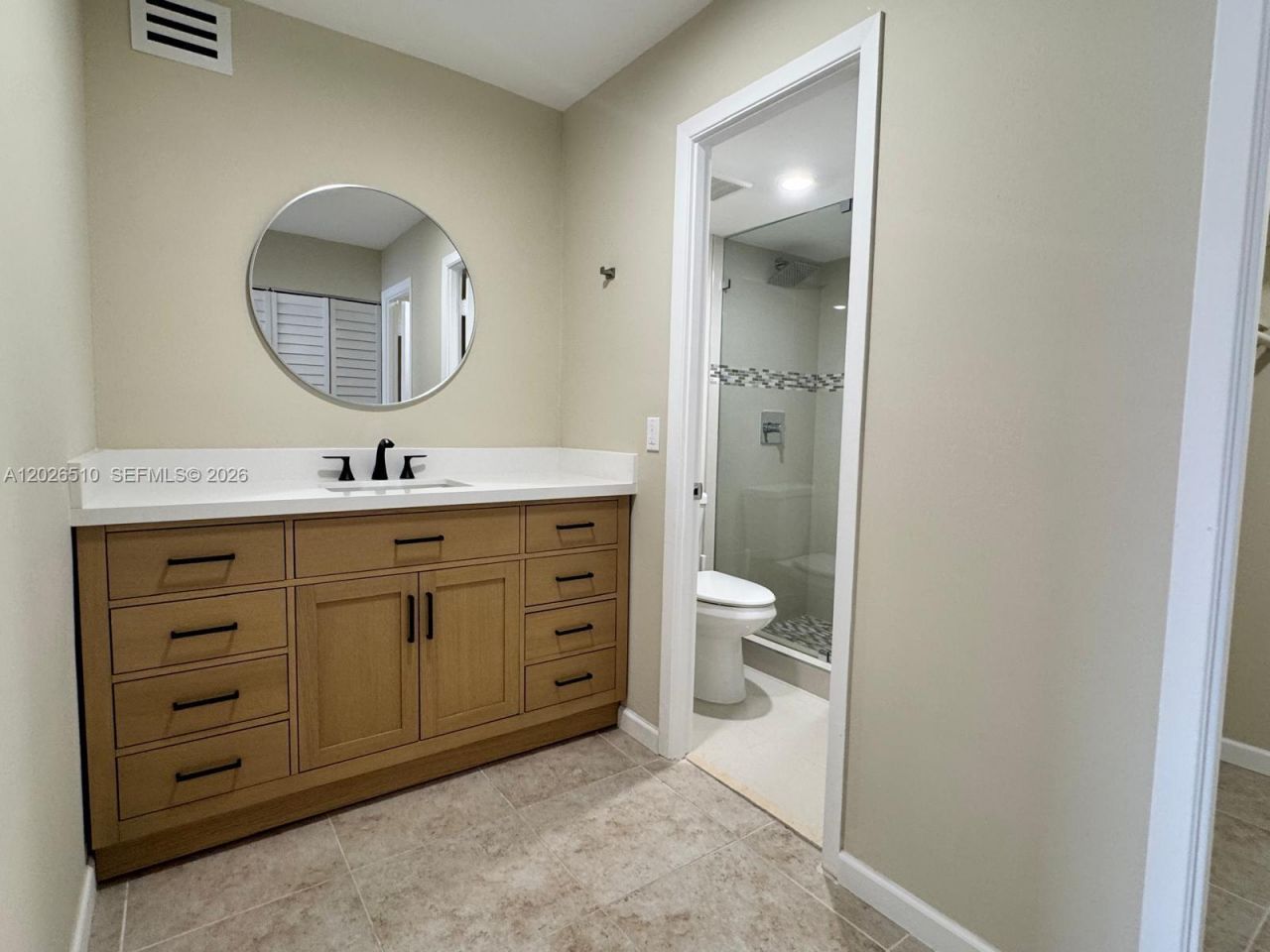 401 Golden Isles Dr, Unit 614, Hallandale Beach, FL 33009 Photo