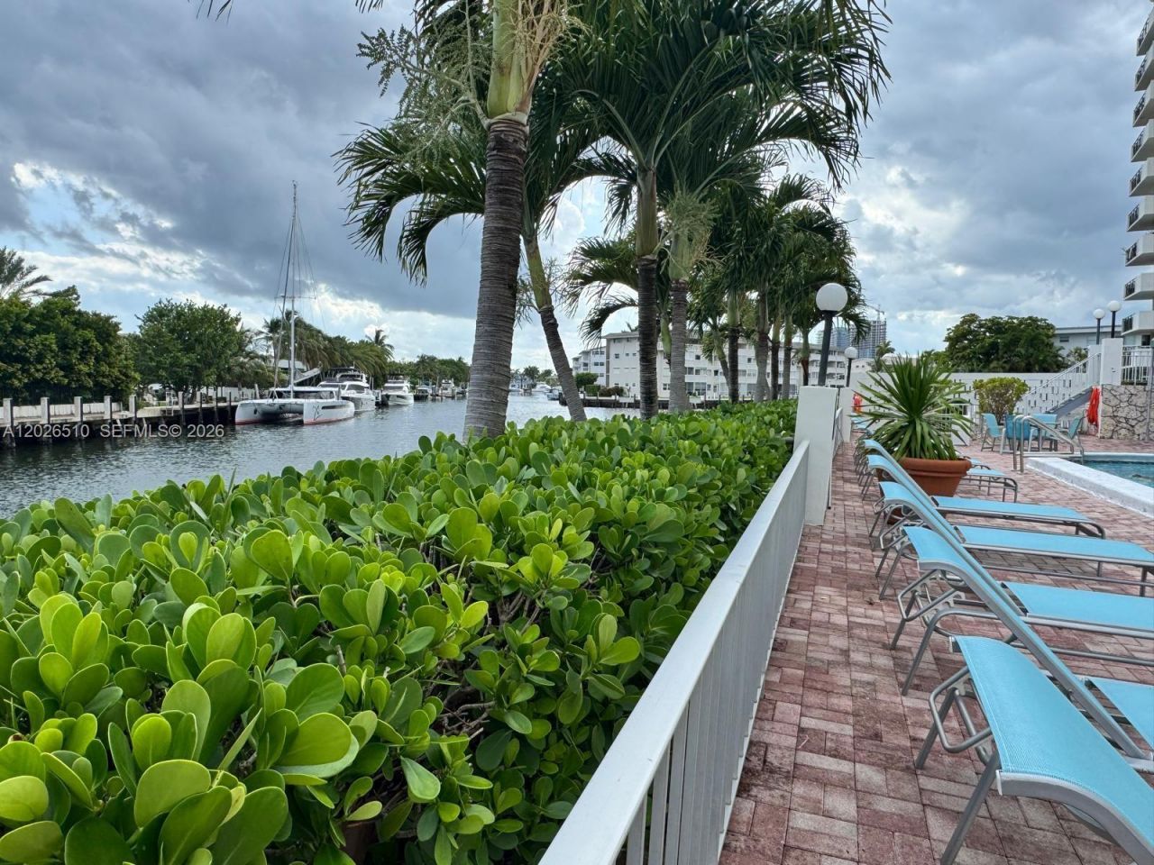 401 Golden Isles Dr, Unit 614, Hallandale Beach, FL 33009 Photo