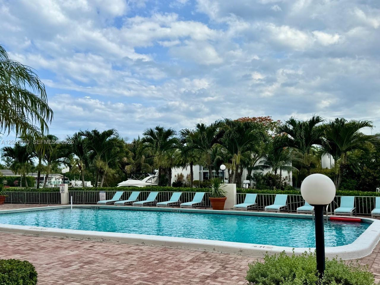 401 Golden Isles Dr, Unit 614, Hallandale Beach, FL 33009 Photo