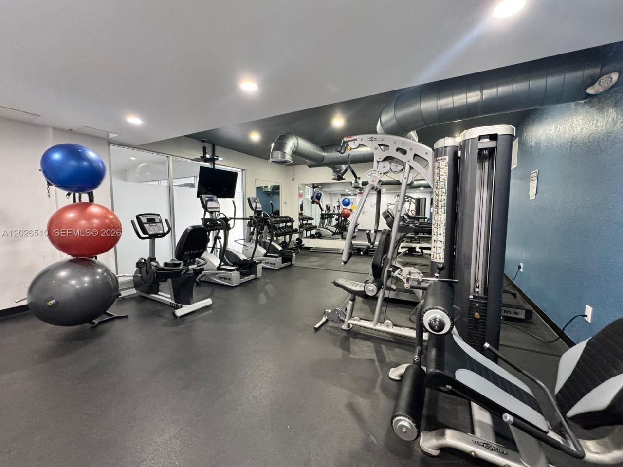 401 Golden Isles Dr, Unit 614, Hallandale Beach, FL 33009 Photo