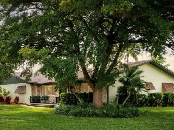 19505 SW 272nd St , Homestead, FL 33031