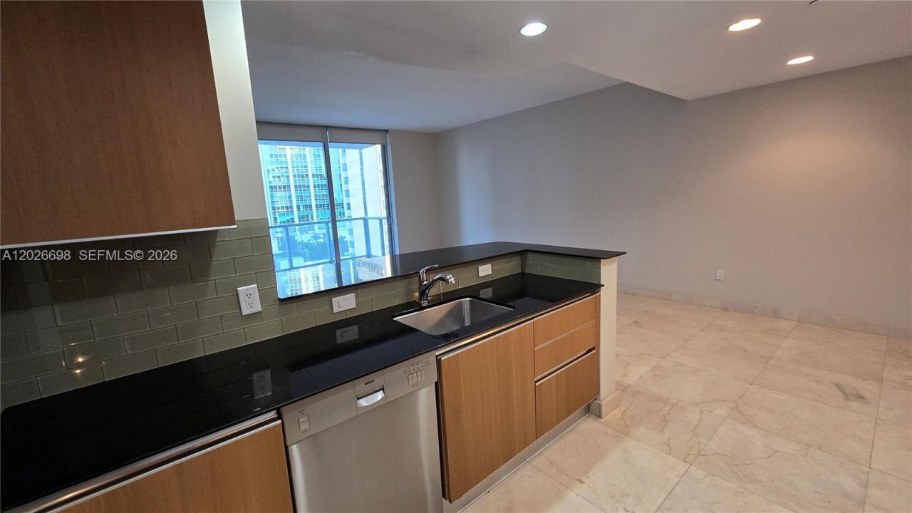 1060 Brickell Ave, Unit 1503, Miami, FL 33131 Photo