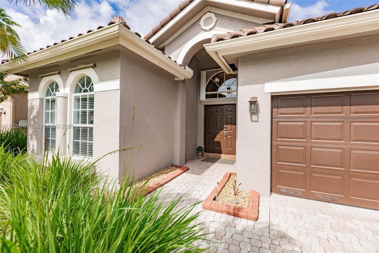 180 SW 167th Ave, Pembroke Pines, FL 33027 Photo