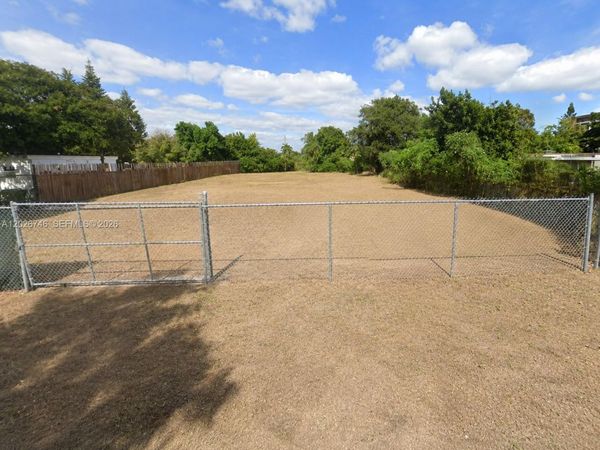 XXX S 214 st, Miami, FL 33177