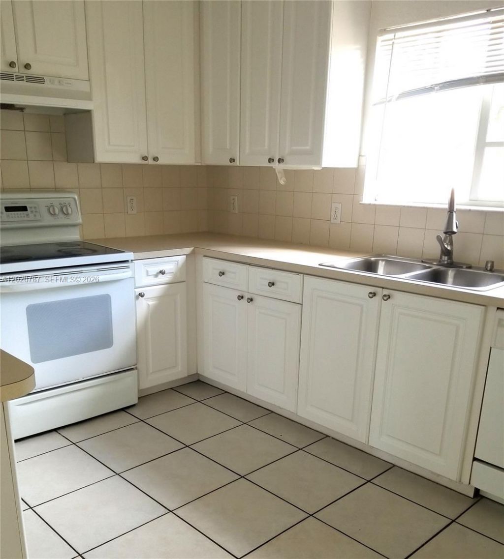 4812 Washington St , Unit 7, Hollywood, FL 33021 Photo